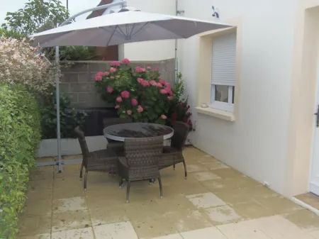 Charming little house entirely renovated 200 m from the port Отели рядом с достопримечательностью «Camping Capfun Joncal»