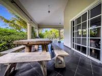 Cheerful villa with pool minutes from city center. Only 10 mins away from POP