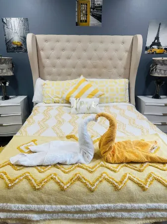 Newer Nifty Fifties large 2 bedroom with hot tub and putting green!