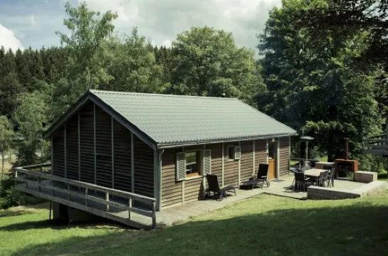 Scandinavian chalet in lush greenery and forest ... Hotels in Bullingen