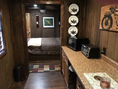 DAVY JONES - Cozy Cabin on 3 Secluded acres Hotels near St James Catholic Church