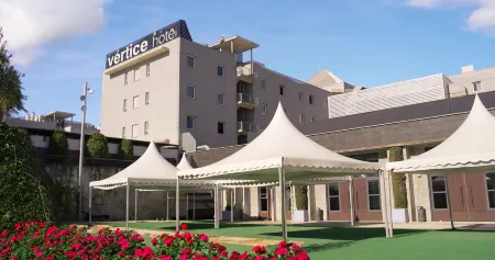 Vértice Sevilla Aljarafe Отели рядом с достопримечательностью «SALA FANTASIA»