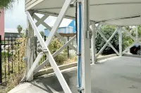 Super Nice Quiet Beach Cottage, Pvt Parking, WiFi, Cozy, Spotless, Comfortable.