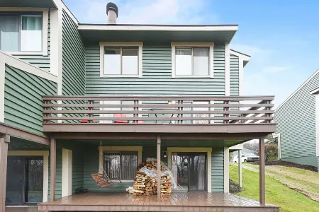 Charming Hidden Valley Retreat with New Hot Tub Spa, Wood Stove, Sauna & Jacuzzi