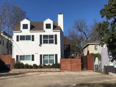 *Stylish Condo 2 Min from Lower Greenville*