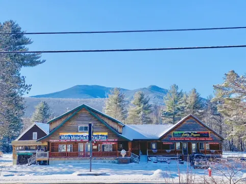 Rustic riverfront cabin- 15 minutes from the Cog Railway and Crawford Notch.