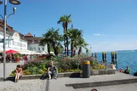 Exclusive vacation apartment near the lake in a residential complex with a park-like garden - balcony