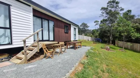 Itzy Bitzy house is colourful, cosy, fully fenced with sea views