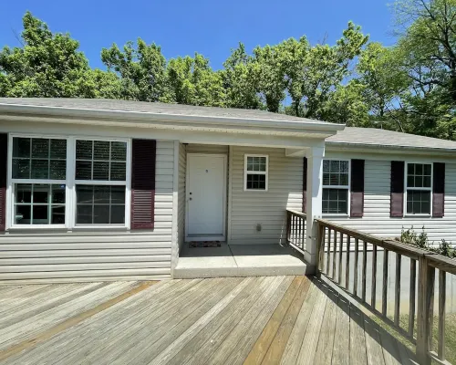 Cozy Cottage at Oak Creek Campground (pool, pet friendly, dog park, near Ark) Hotels in Walton