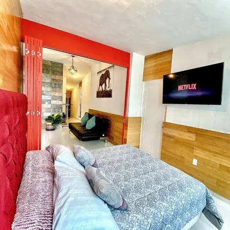 Art & Design Loft, 2 PRIVATE JACUZZIS, POOL, TERRACE AND GRILL!