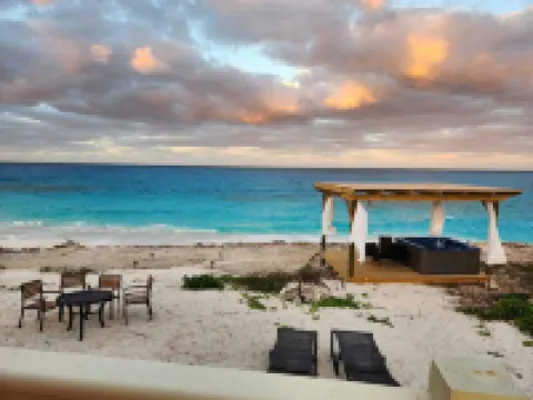 Serene and Tranquil ocean view cottage w/hot tub and vehicle