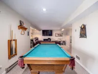 8280 The peak- Hot tub, ski in/ ski out, Pool table, Golf course, fire pit