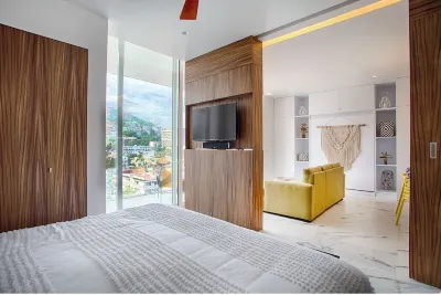 Avida Penthouse Studio 5 min walk to beach.. terrace, views,  pool & more! Hotels in 