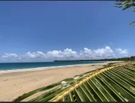 Beautiful 2 bedroom unit, free wifi, pool 3 minutes walk from beach