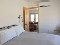 Huge Views in North Joshua Tree w/ Outdoor Bathtub & Shower