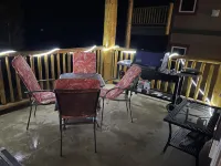 Newly redecorated condo right on the ski hill with private hot tub.