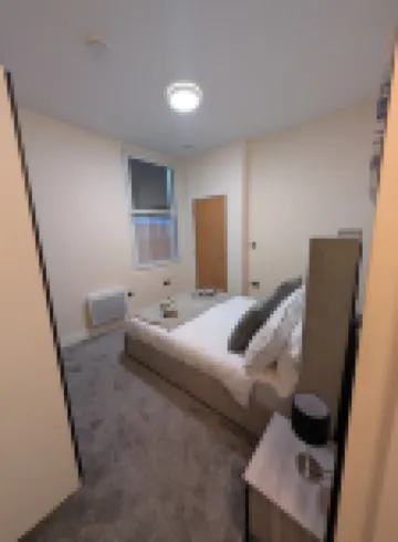 어퍼헤드 로우 아파트먼트