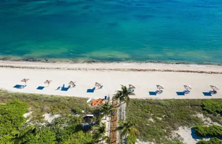 3 bedroom beachfront penthouse with stunning views!