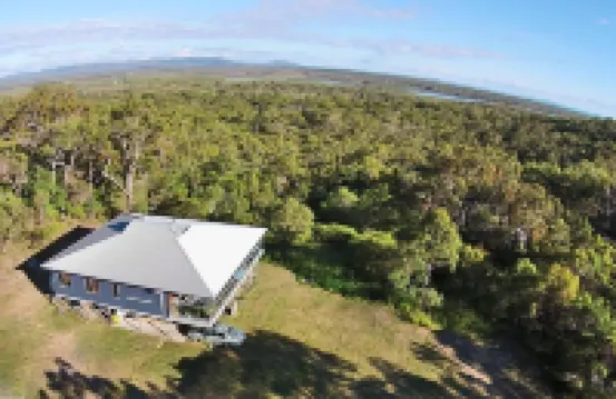 Beautifully located apartment, seconds to the bush, minutes from the beach