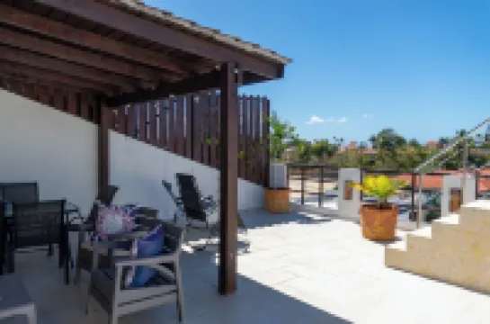 Luxury Beachside Apartment with Rooftop Terrace & Private Jacuzzi – Sleeps 6