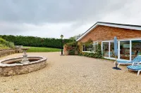 Private Indoor Heated Pool, Sauna + Snooker Room Next to Jurassic. Coastal Path