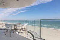 Sea View 2 bedroom Apartament located in Mamaia Nord