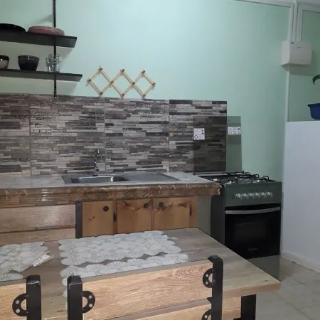 HazelWood Cottage: Beautiful Caribbean Sea views, in a comfortable space.