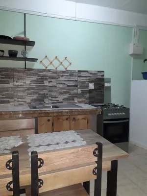 HazelWood Cottage: Beautiful Caribbean Sea views, in a comfortable space. Hotels in 