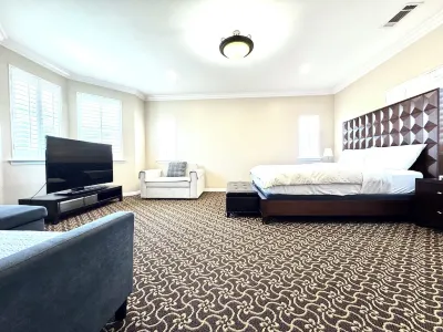 Convenient Located Warming Large 4 Bedroom 3 Bath Home Near DTLA over 2,100 SF