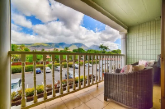 Lahaina Shores Beach Resort Studio