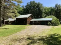 Adirondack Mountain Lodge Hotels in Greig