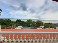 Fully Gated Family Compound Direct Ocean Front Pochomil Viejo住宿飯店