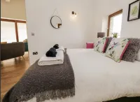 Milos Retreat beautiful  one bedroom cottage