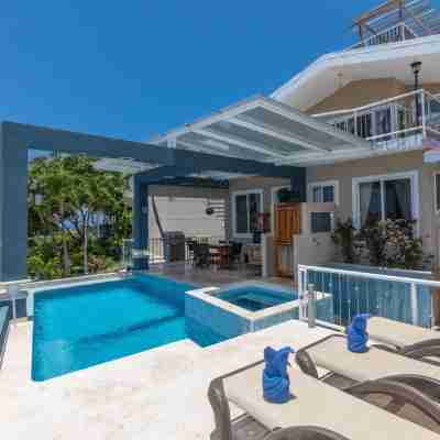 6 Bdr Villa / Rooftop with amazing views/ Centrally Located Fitness & Recreational Facilities