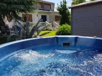 Country house with pool, jacuzzi for 12 people.