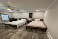 Cozy modern style home, sleep 8, all the amenities of home. Hoteles en Sylvania