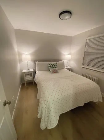 2 Bedroom Beauty! Located on the Lakeshore in Port Credit, Mississauga.