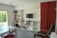 Bas de Villa sur Grand Jardin Privatif Gazonné, Entrée Indépendante Hotel a Sollies-Toucas