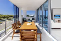 3BR Lux Beachfront Escape - Pool Gym King bed
