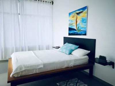 Moderna casa familiar de playa. A solo una cuadra del mar. Các khách sạn ở 