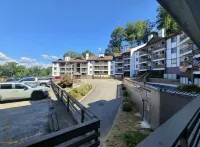 Centrally located, family friendly condominium. Only 15 min walk from Downtown.