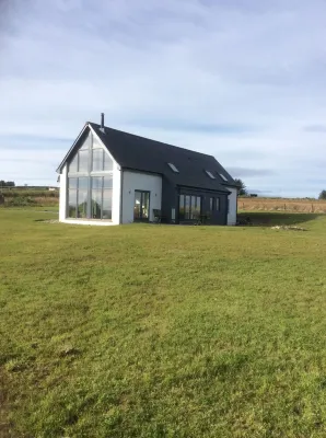 Modern Rural Cottage for 2-6 people