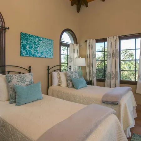 Alta Vista - Mint Condition, Private Pool, 50 Mile Views and a Backup Generator!