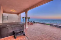 Luxurious Beachfront house on the water, Private Jacuzzi, Sauna, Grill, Firepit