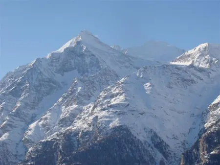 Comfortable wooden chalet in a location with pristine view in the mountains Отели в г. Грэхен