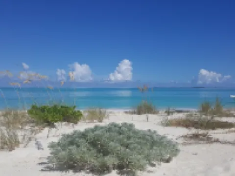 "SERENITY BY THE SEA" Treasure Cay, Abaco, Bahamas 2 bedrms/2 bathrms/ sleeps 6 Hotels in Great Abaco