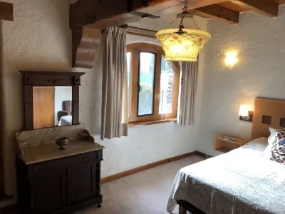 Charming Medieval Private One Bedroom W/ private bathroom Các khách sạn ở 