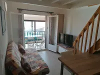 Apartment in quiet residence near the sea
