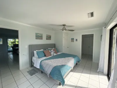 "SERENITY BY THE SEA" Treasure Cay, Abaco, Bahamas 2 bedrms/2 bathrms/ sleeps 6