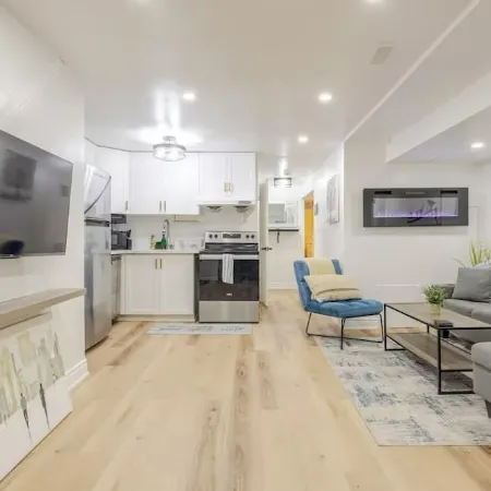 STUNNING & SPACIOUS 1 BEDROOM OASIS Отели в г. Брамптон